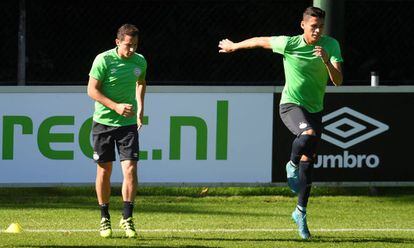 Guardado y Moreno en un entrenamiento con el PSV Eindhoven