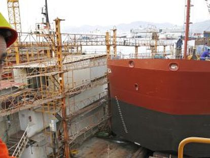 Botadura del buque de recogida de residuos Urania Mella, en los Astilleros Cardama de Vigo en 2008.