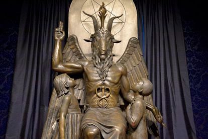 Estatua de Baphomet en el Templo Satánico de Salem (Massachusetts), en Estados Unidos.