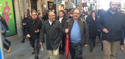 Un manifestante grita al concejal de Seguridad, José Javier Barbero.