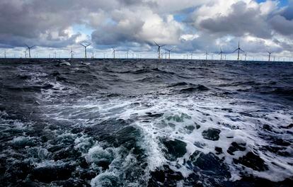 Parque eólico marino en Wikinger, Alemania.