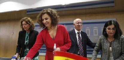 Maria Jesus Montero, Carolina Darias, Inés Bardon y Francisco Hernández.