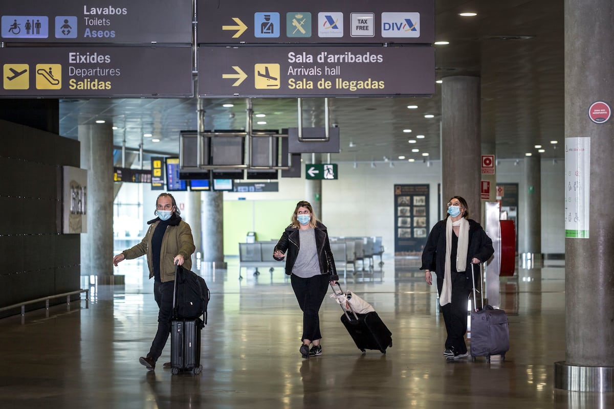 El tráfico aéreo de pasajeros se hunde un 80% en el primer trimestre por los cierres perimetrales