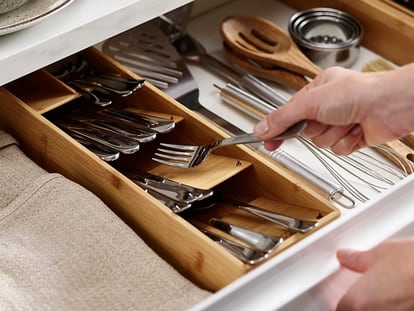 Organizadores de cubiertos para tu cocina: un accesorio ideal para ganar espacio y limpieza