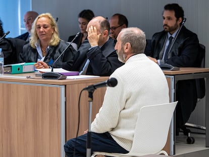 El acusado Francisco Javier Almeida, considerado presunto autor del asesinato y agresión sexual al niño de nueve años de Lardero (La Rioja) el 28 de octubre de 2021, en la Audiencia Provincial de Logroño este lunes.