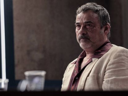 En la foto, el actor Eduard Fernández. En vídeo, entrevista con el director de la serie española, Mariano Barroso.