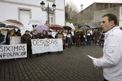 Vecinos en Cesuras piden m&aacute;s informaci&oacute;n sobre la fusi&oacute;n.