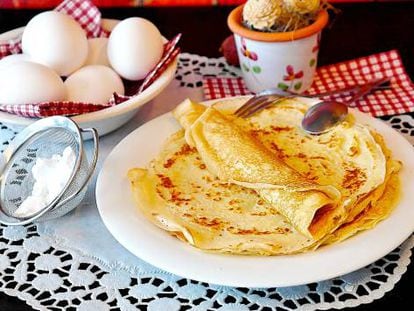 Harina, leche, huevos y azúcar: frixuelos