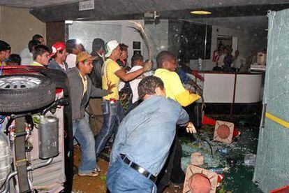 Un grupo de campesinos invade el edificio del Parlamento brasileño.