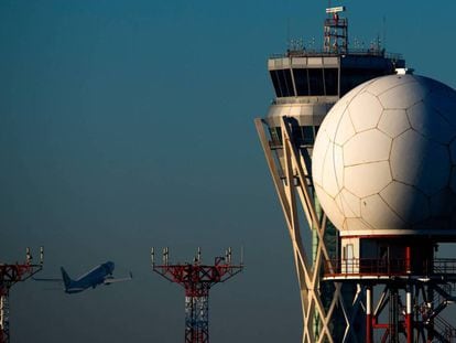 Torre de control del aeropuerto de Barcelona-El Prat.