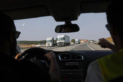 Circulación por la N-I en Burgos, junto a miembros de la Plataforma de Afectados por la N-I.