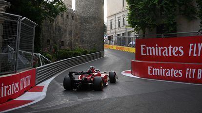 Leclerc, durante la prueba cronometrada en Bakú.
