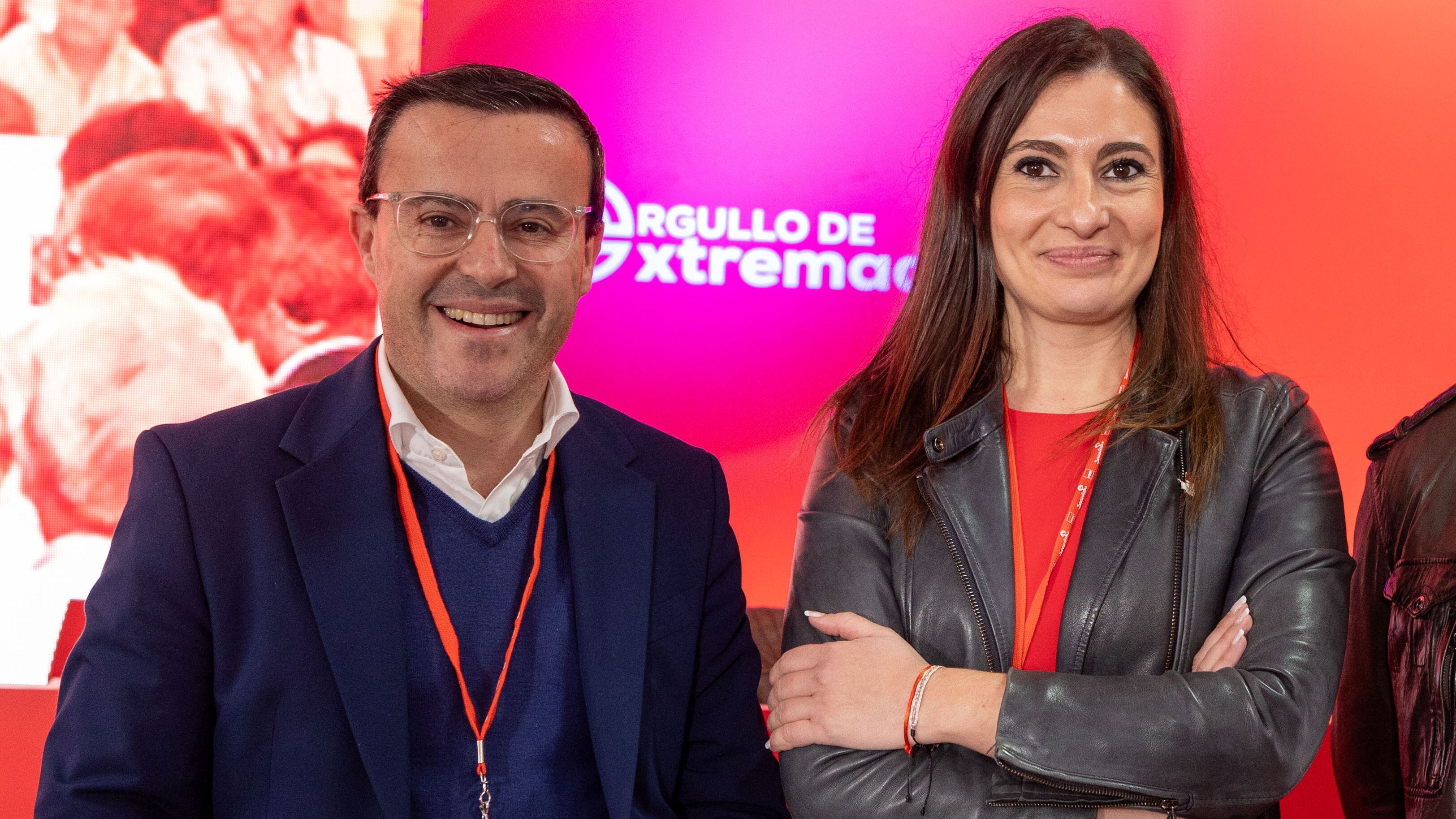 Los candidatos para presidir el PSOE de Extremadura, Miguel Ángel Gallardo y Lara Garlito, el pasado 3 de febrero en Mérida.