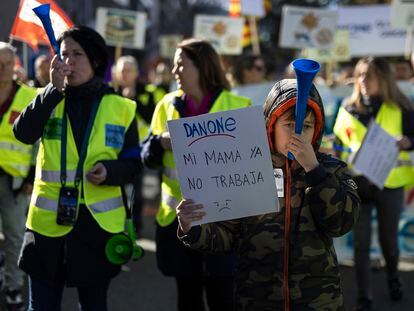 Protesta de treballadors de la fàbrica Danone de a Parets del Vallès.