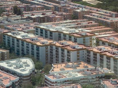 Vista de varios bloques de viviendas en Sevilla, el pasado abril.