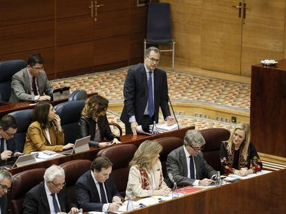 Enrique Ossorio hoy en el Pleno de la Asamblea de Madrid.