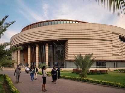 El Museo de las Civilizaciones Negras, inaugurado el 6 de diciembre de 2018 en el centro de Dakar y construido con financiación de China, fue diseñado con el objetivo de resaltar la contribución de África al patrimonio cultural y científico mundial. / MARTA MOREIRAS