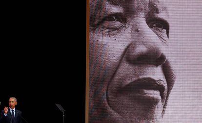 El expresidente de EE UU, Barack Obama, da un discurso en un homenaje a Nelson Mandela este martes en Johannesburgo.