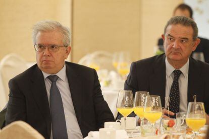Francisco Baratech, presidente de ACUAMED y Carlos Moyano, RRII, Banco Sabadell.
