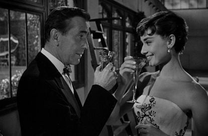 Audrey Hepburn y Humphrey Bogart en 'Sabrina' (1954), de Billy Wilder, papel por el que recibió su segunda nominación al Oscar.