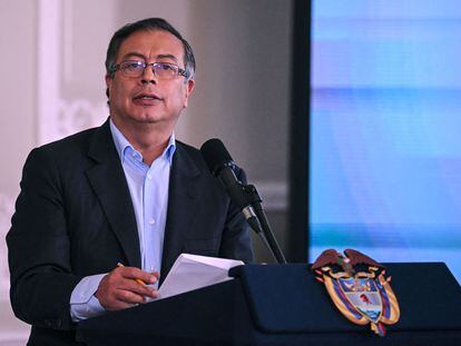 Gustavo Petro ofrece un discurso en Bogotá.