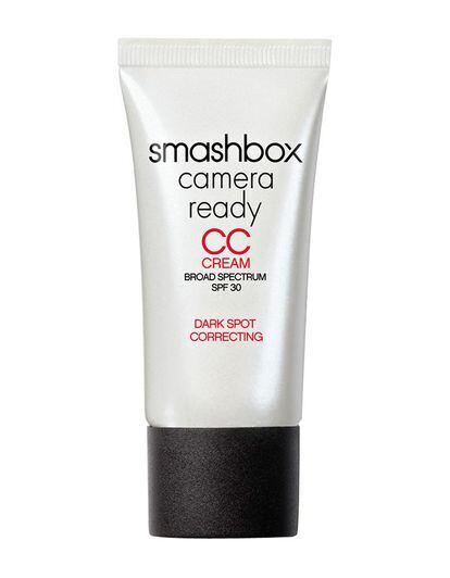 Smashbox ha logrado unir todas las cualidades del maquillaje con las de de un crema hidratante. El resultado: una piel con mejor tono y con poros y manchas invisibles. (33 euros aprox.)