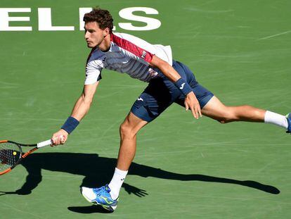 Carre&ntilde;o devuelve la pelota en el partido contra Wawrinka.