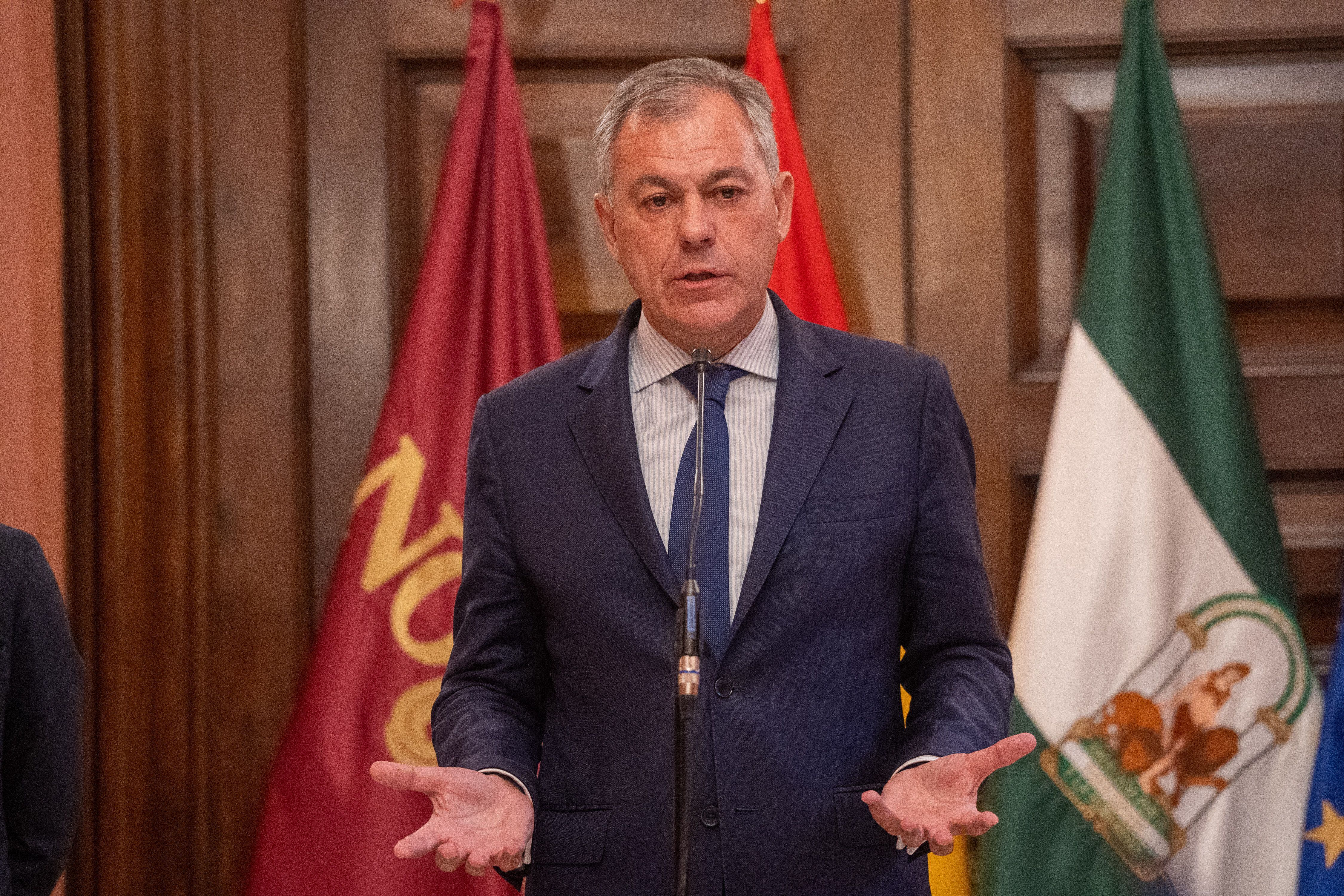 El alcalde de Sevilla pierde la cuestión de confianza vinculada a la aprobación de los presupuestos