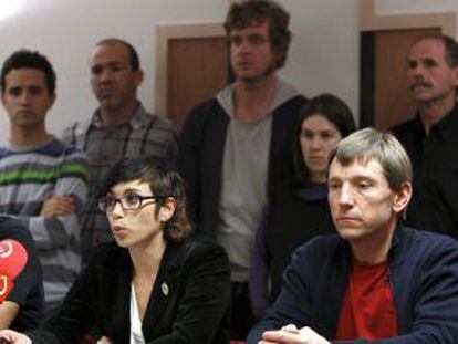 Lorea Bilbao y Rufi Etxeberria, durante la rueda de prensa de ayer, en San Sebastián.