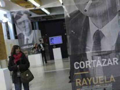 El pabellón argentino contará con 500 metros cuadrados de espacio, en los que se instalarán casetas de editoriales y diversas exposiciones como homenaje a Julio Cortázar y el cincuenta aniversario de su obra maestra "Rayuela". EFE/Archivo