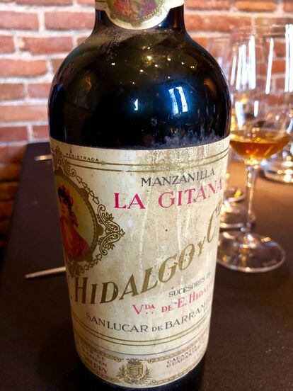 MANZANILLA LA GITANA, EMBOTELLADA A MEDIADOS DE LOS 60. EN EL CORRAL DE LA MORERÍA / CAPEL