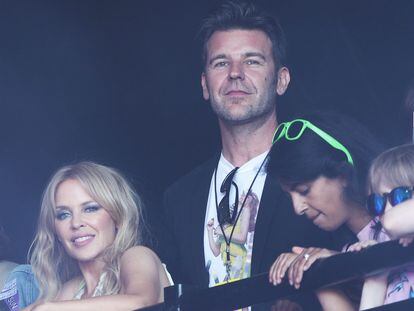Kylie Minogue y Paul Solomons en un concierto de Miley Cyrus en el festival de Glastonbury, en verano de 2019.