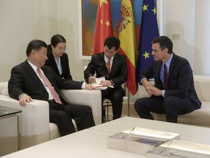 El presidente del Gobierno Pedro Sánchez y el presidente chino Xi Jinping, durante su reunión en septiembre de 2019 en el Palacio de la Moncloa.