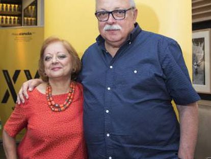 Los premiados Cristina García Rodero y Juan Manuel Díaz Burgos, en Madrid.