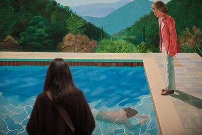 La obra 'Portrait of an Artist (Pool with Two Figures)', de David Hockney, expuesta en la Tate Britain, en Londres, en 2017.