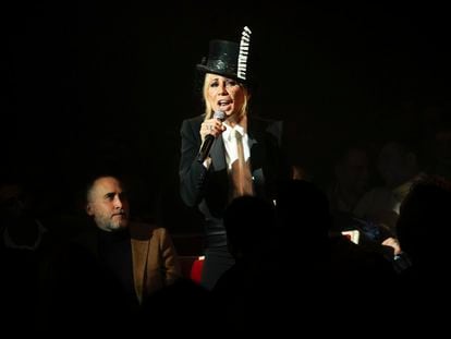 Marta Sánchez, la eterna reina del pop, durante la presentación de su nuevo espectáculo musical a piano y voz, 'De cerca', en el Teatro de la Zarzuela de Madrid.