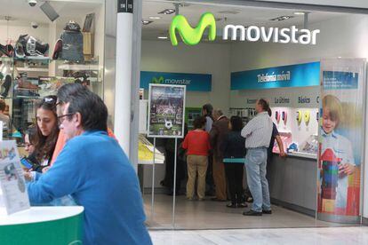 Tienda de Movistar en un centro comercial de Madrid.