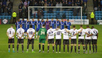 Minuto de silencio en el fútbol inglés por los atentados de París.