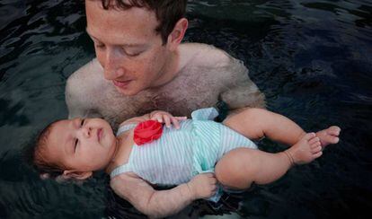 Mark Zuckerberg y su hija, Maxima Chan Zuckerberg,.