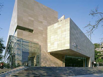 Fachada principal del Museo de Arte Latinoamericano de Buenos Aires (MALBA).