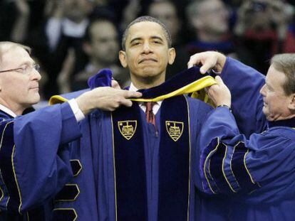 El presidente Barack Obama fue nombrado en 2009 doctor Honoris Causa por la Universidad de Notre Dame, una de las instituciones que participa en la demanda.