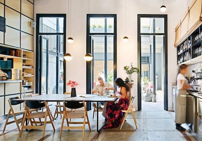 Comedor del nuevo hotel Brummell, en el Poble Sec barcelonés.