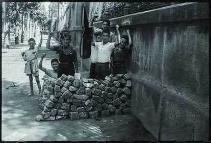 'Barricada de juoguina, carrer Diputació, agost 1936, una de les obres d'Antoni Campañà que es podrà veure al MNAC.