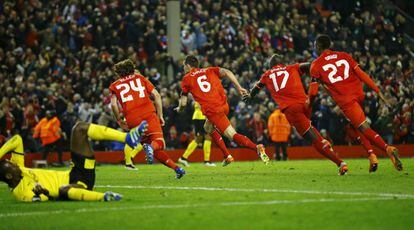 Lovren celebra el cuarto gol del Liverpool.