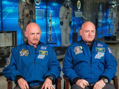 Los hermanos gemelos Mark y Scott Kelly, astronautas de la NASA.