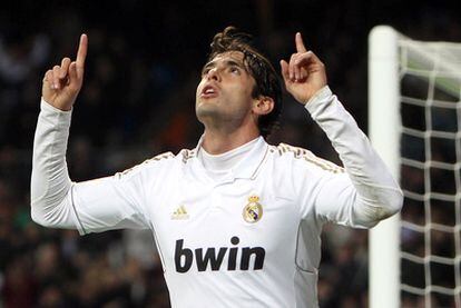 Kaká celebra su gol al Zaragoza.