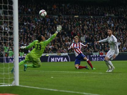 Fernando Torres, en el momento en el que anot&oacute; su primer gol.