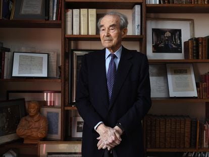 Robert Badinter, en su domicilio de París, el 29 de marzo de 2022.