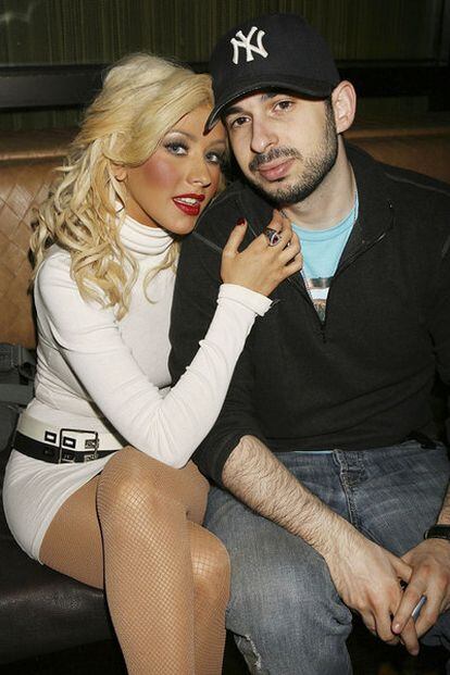 En esta foto tomada el 23 de marzo de 2007, la cantante con su esposo, el productor Jordan Bratman