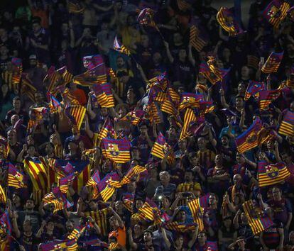 Muchos catalanes hemos sentido verg&uuml;enza por los insultos de algunos aficionados del FC Barcelona al himno nacional y a todos los espa&ntilde;oles. Ya no se trata tan solo de una cuesti&oacute;n de sentimiento &mdash;la gran mayor&iacute;a de catalanes nos sentimos tanto catalanes como espa&ntilde;oles&mdash;, se trata ante todo de una cuesti&oacute;n de una m&iacute;nima educaci&oacute;n. Los himnos, sea cual sea la competici&oacute;n deportiva nacional o internacional que se dispute, deben ser respetados en un ambiente c&iacute;vico y educado. Vale la pena recordar adem&aacute;s que estas pitadas de todos los a&ntilde;os de la Copa del Rey no son nada espont&aacute;neas sino que est&aacute;n organizadas y promovidas por asociaciones secesionistas. Es lamentable este tipo de actos de resentimiento, ofensas e insultos. Su intolerancia y sus gritos no podr&aacute;n acallar la voluntad de convivencia y respeto que tenemos la mayor&iacute;a de catalanes.